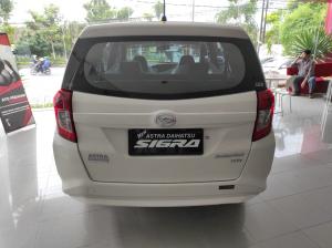 Daihatsu Sigra type D Exterior bagian belakang